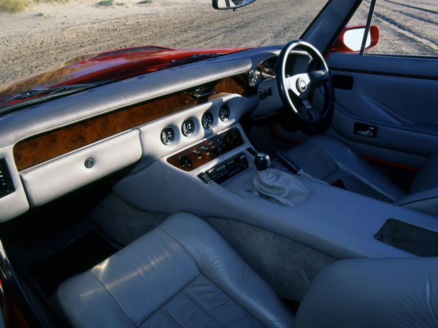 Интерьер TVR V8S 1991 года  (фото 3 из 6)